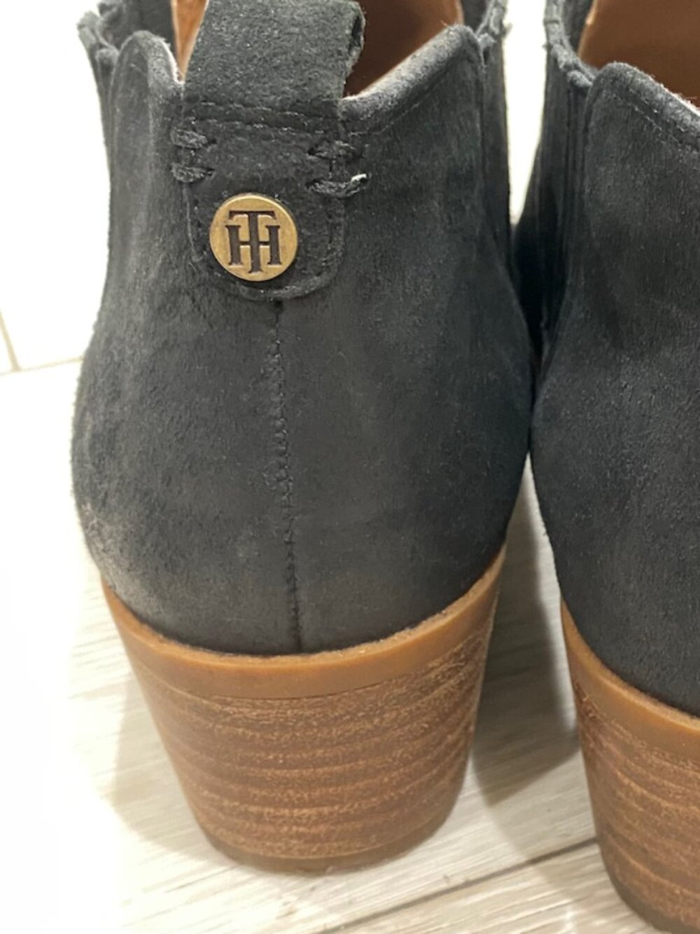 Tommy Hilfiger Suede Chelsea Booties Block Heel Black Size 8M - Picture 6 of 8